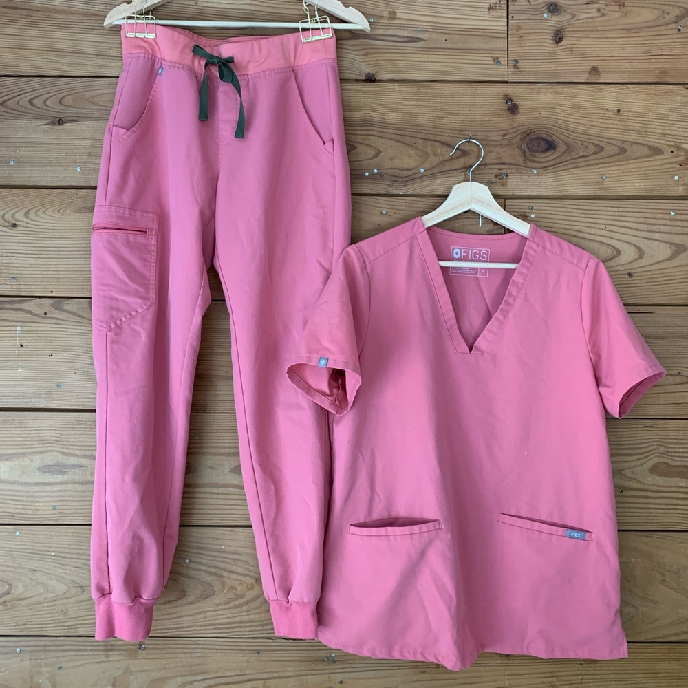 Women’s Figs Scrub Set in Pink